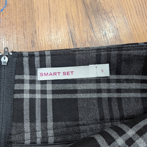 Smart Set Black and Gray Plaid Mini Skirt - Picture 5 of 9